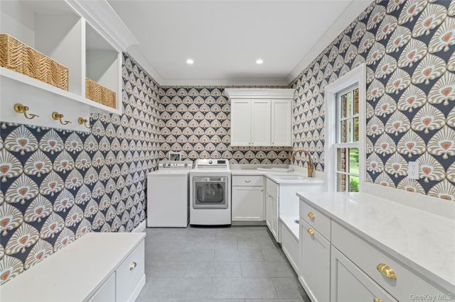 10 Middle Hollow Road, Lloyd Harbor, NY 11743