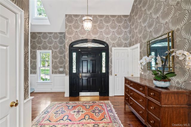 10 Middle Hollow Road, Lloyd Harbor, NY 11743