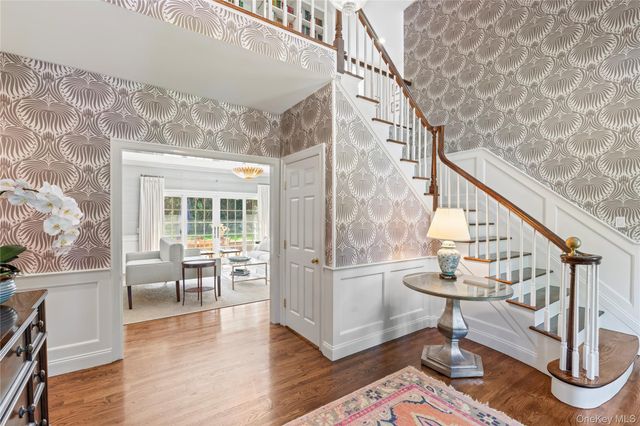 10 Middle Hollow Road, Lloyd Harbor, NY 11743