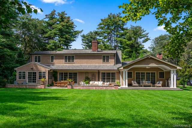 10 Middle Hollow Road, Lloyd Harbor, NY 11743