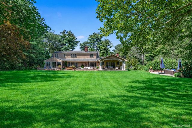 10 Middle Hollow Road, Lloyd Harbor, NY 11743