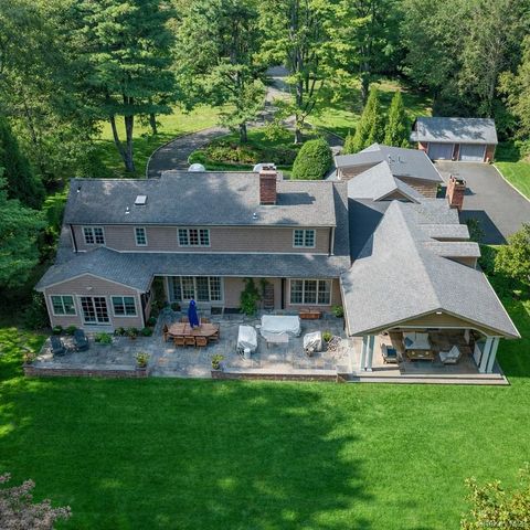 10 Middle Hollow Road, Lloyd Harbor, NY 11743