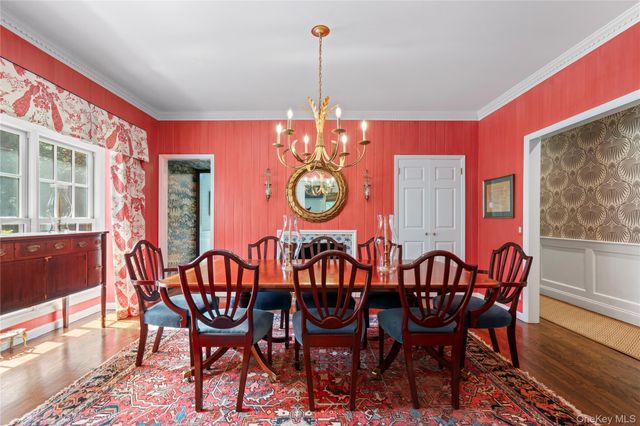 10 Middle Hollow Road, Lloyd Harbor, NY 11743