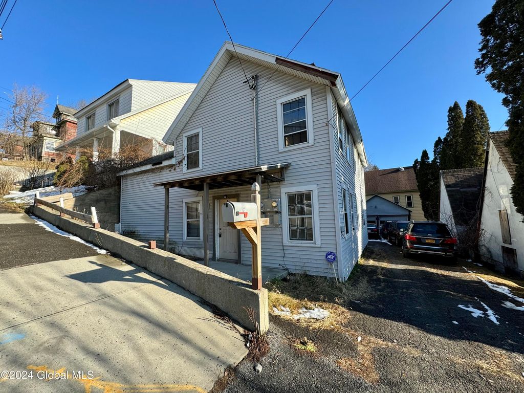 197 Vrooman Avenue, Amsterdam, NY 12010