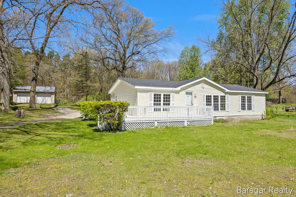 8965 Holton Road, Holton, MI 49425