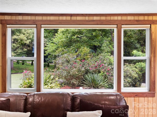 91 Rice Branch Road, Asheville, NC 28804