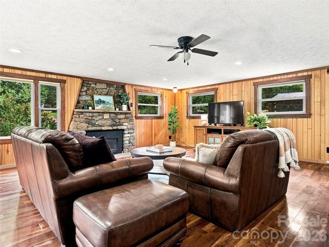 91 Rice Branch Road, Asheville, NC 28804
