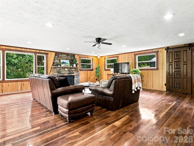 91 Rice Branch Road, Asheville, NC 28804