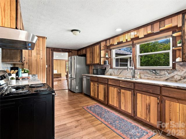 91 Rice Branch Road, Asheville, NC 28804