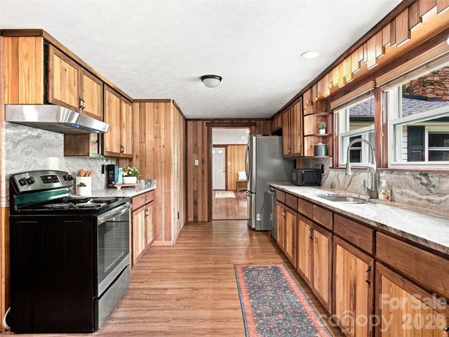 91 Rice Branch Road, Asheville, NC 28804