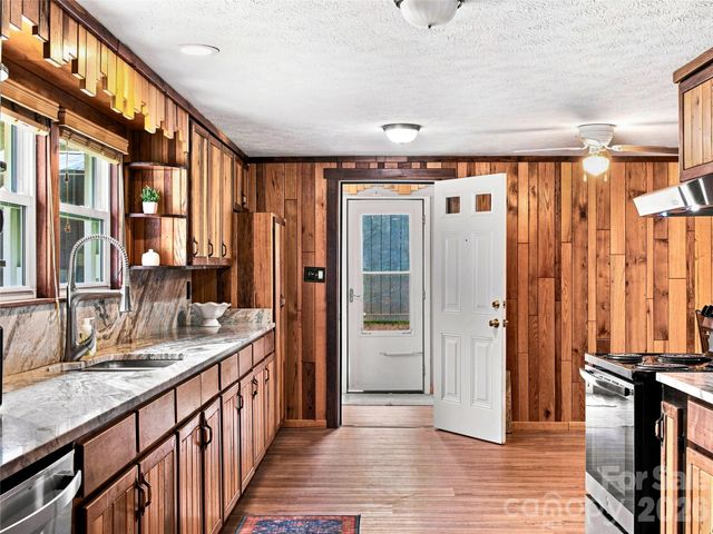 91 Rice Branch Road, Asheville, NC 28804