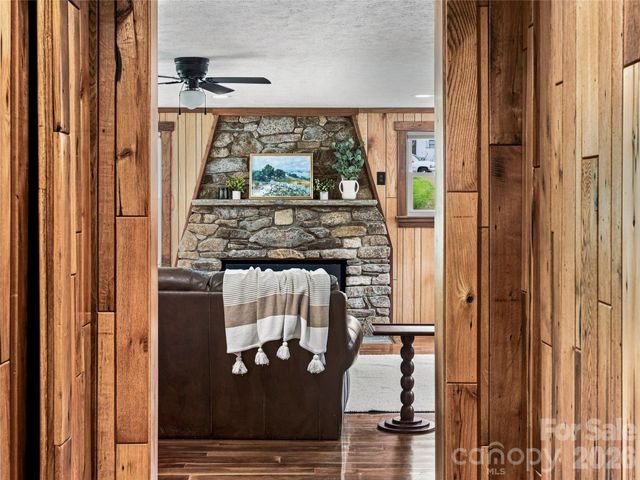91 Rice Branch Road, Asheville, NC 28804