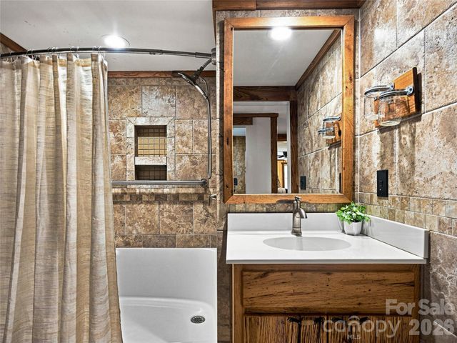 91 Rice Branch Road, Asheville, NC 28804