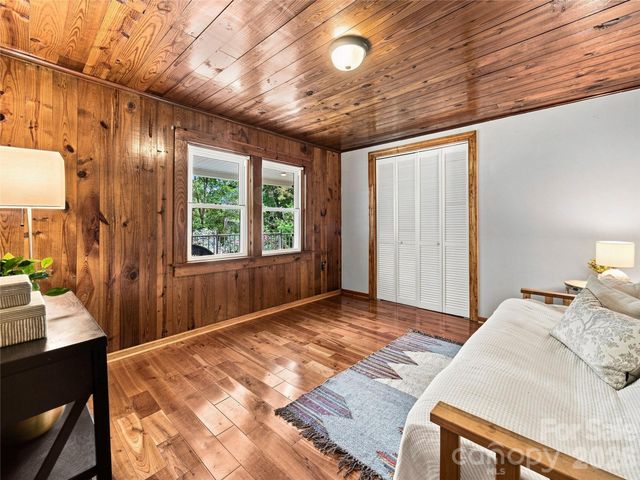 91 Rice Branch Road, Asheville, NC 28804