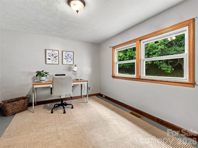 91 Rice Branch Road, Asheville, NC 28804