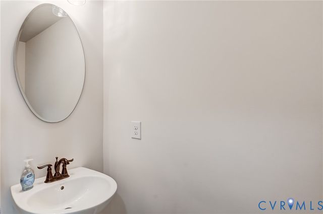 8933 Ringview Dr, Mechanicsville, VA 23116