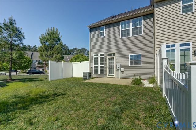 8933 Ringview Dr, Mechanicsville, VA 23116