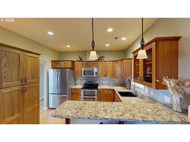 7200 VISTA RIDGE Dr, Brookings, OR 97415