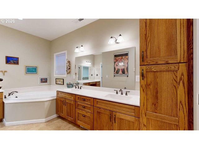 7200 VISTA RIDGE Dr, Brookings, OR 97415