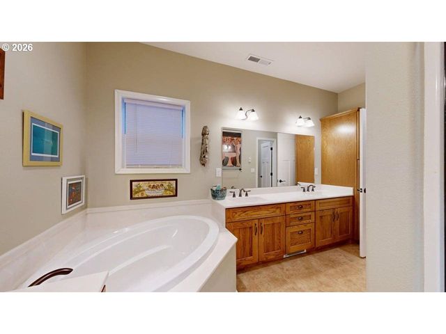 7200 VISTA RIDGE Dr, Brookings, OR 97415