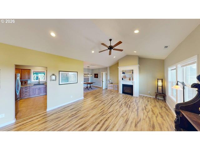 7200 VISTA RIDGE Dr, Brookings, OR 97415