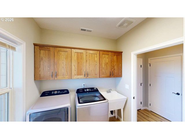 7200 VISTA RIDGE Dr, Brookings, OR 97415