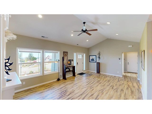 7200 VISTA RIDGE Dr, Brookings, OR 97415