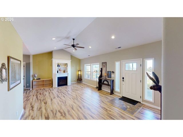 7200 VISTA RIDGE Dr, Brookings, OR 97415