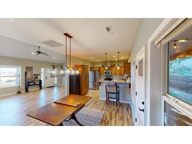 7200 VISTA RIDGE Dr, Brookings, OR 97415