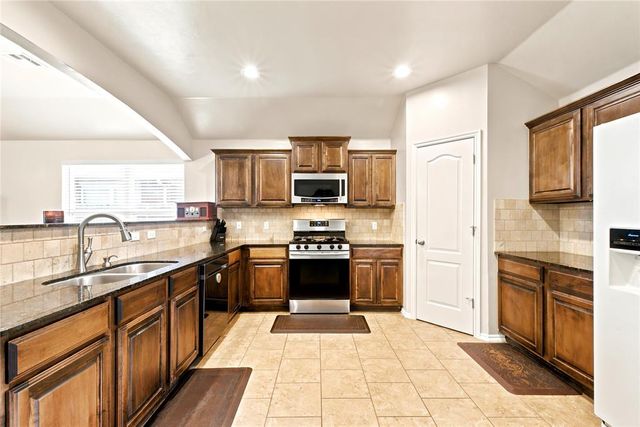 19501 Vista Avenue, Edmond, OK 73012