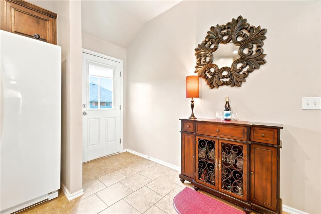 Image 20 of property listing at 19501 Vista Avenue, Edmond, OK 73012