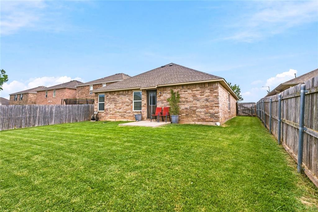 Image 29 of property listing at 19501 Vista Avenue, Edmond, OK 73012