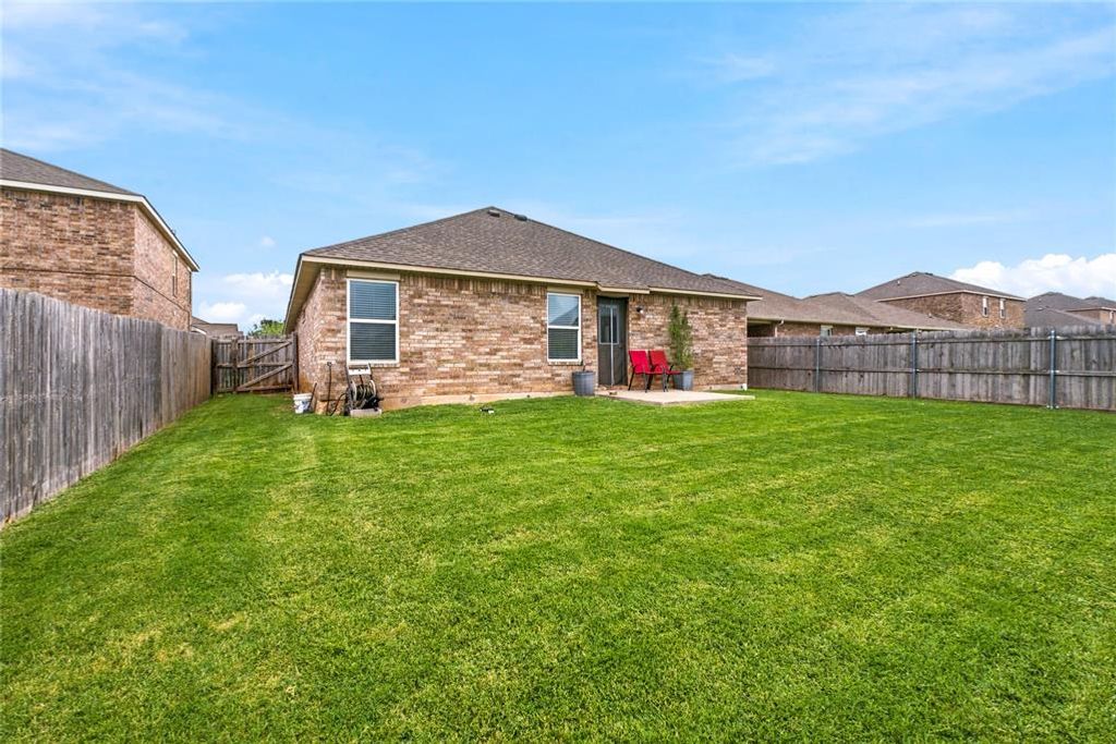 Image 30 of property listing at 19501 Vista Avenue, Edmond, OK 73012