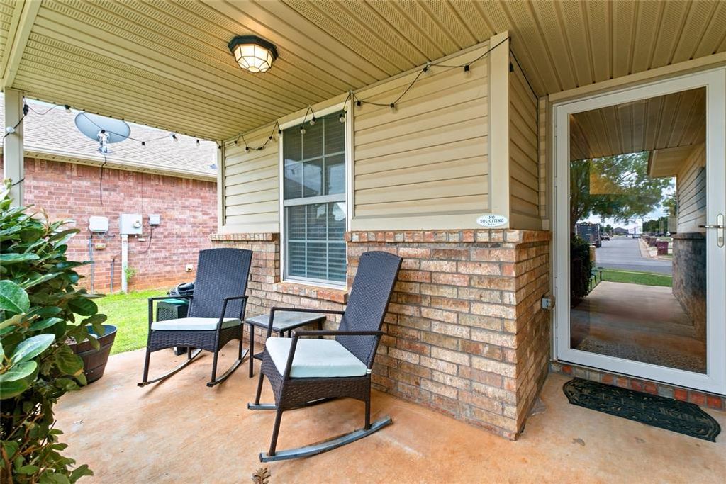 Image 4 of property listing at 19501 Vista Avenue, Edmond, OK 73012