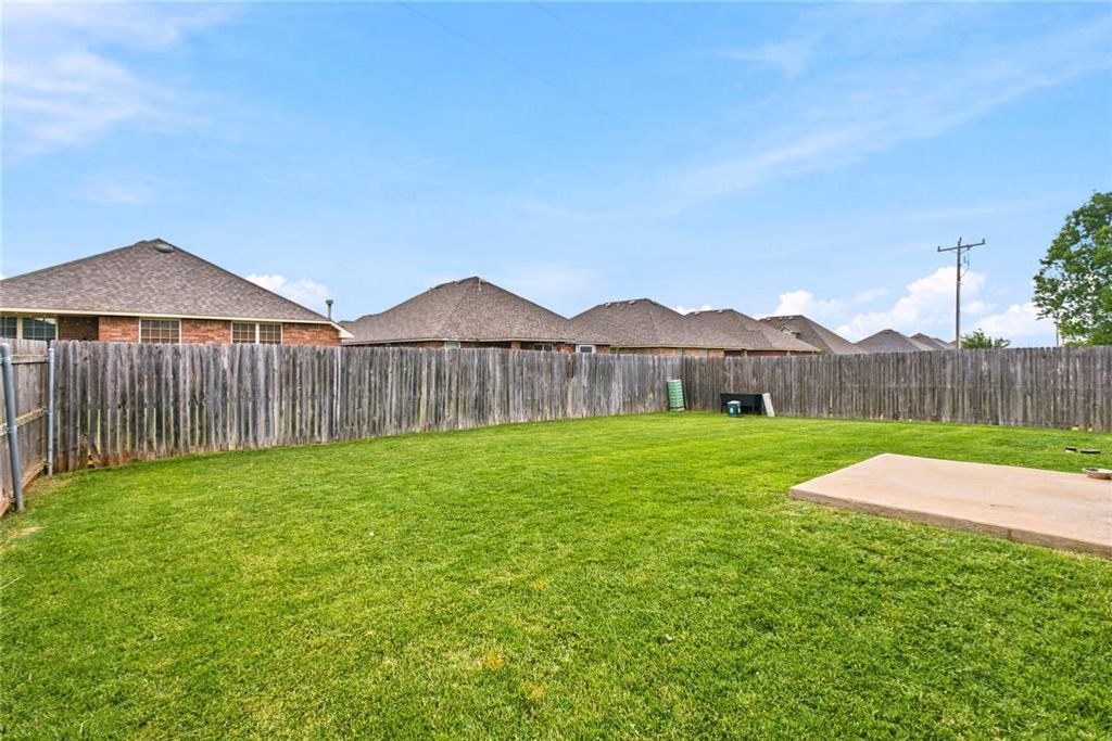 Image 32 of property listing at 19501 Vista Avenue, Edmond, OK 73012