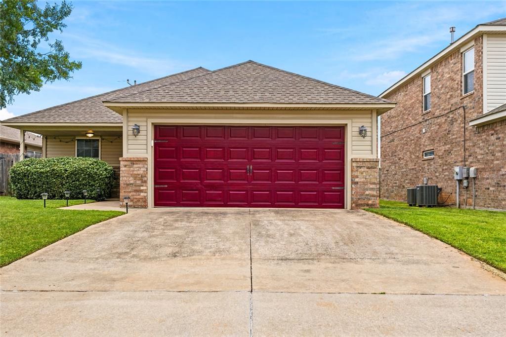 Image 35 of property listing at 19501 Vista Avenue, Edmond, OK 73012