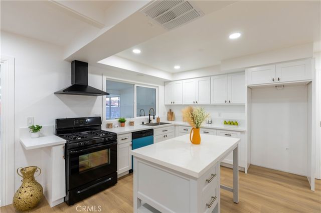 5245 N Mountain View, San Bernardino, CA 92407