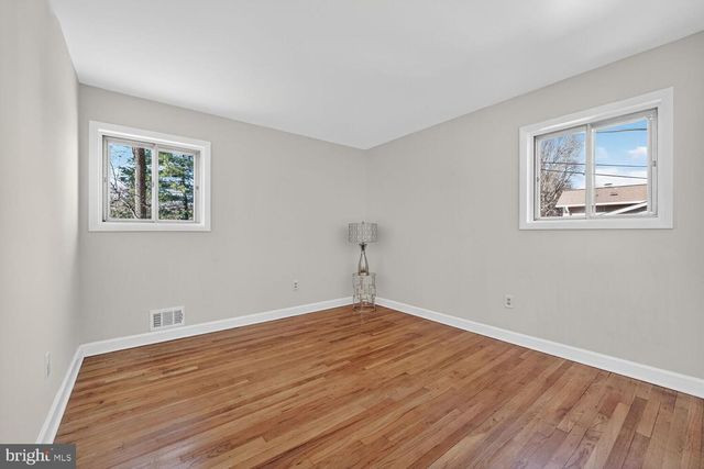 5202 DRAKE TER, Rockville, MD 20853