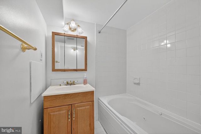 5202 DRAKE TER, Rockville, MD 20853