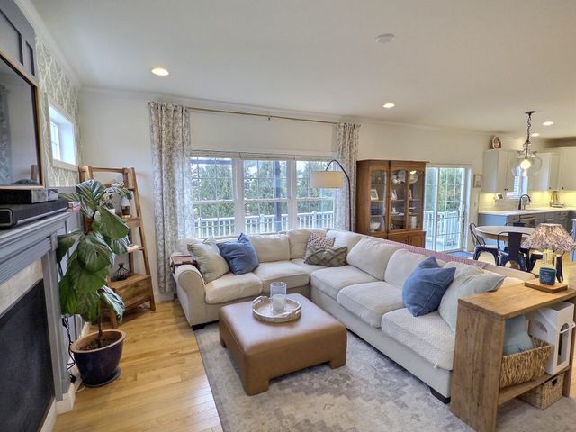 159 Sommerfield Avenue, South Burlington, VT 05403