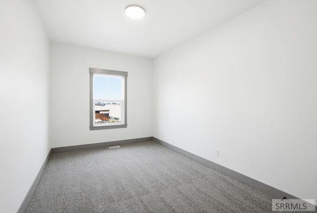 4929 N Beach Dr, Idaho Falls, ID 83401