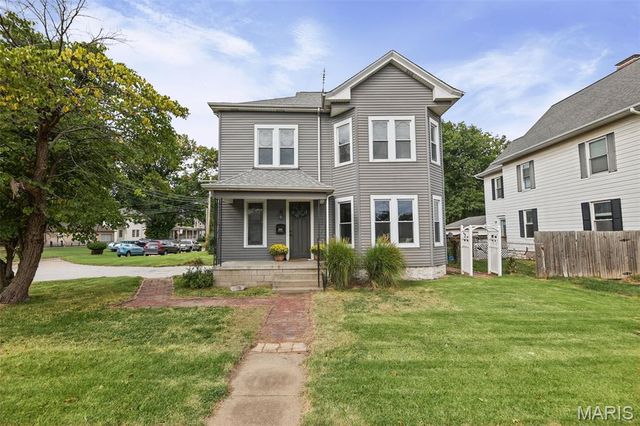 3010 College Avenue, Alton, IL 62002