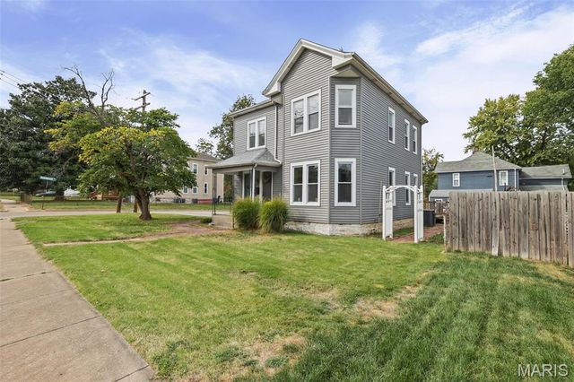 3010 College Avenue, Alton, IL 62002