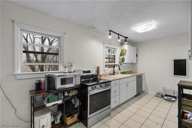 5789 E Law Road, Valley City, OH 44280