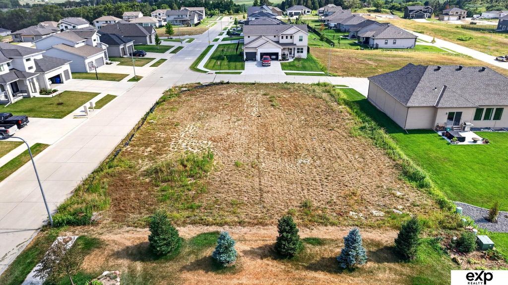 17102 Sophia Street, Bennington, NE 68007