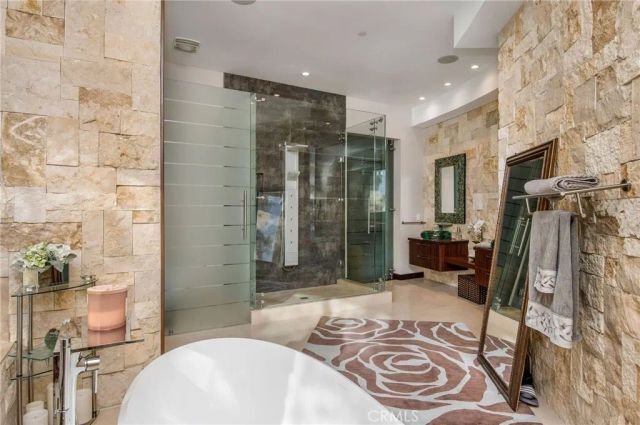 2209 Crestview Place, Laguna Beach, CA 92651