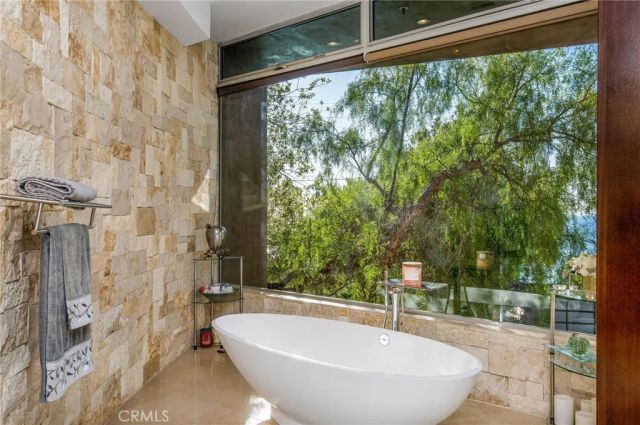 2209 Crestview Place, Laguna Beach, CA 92651