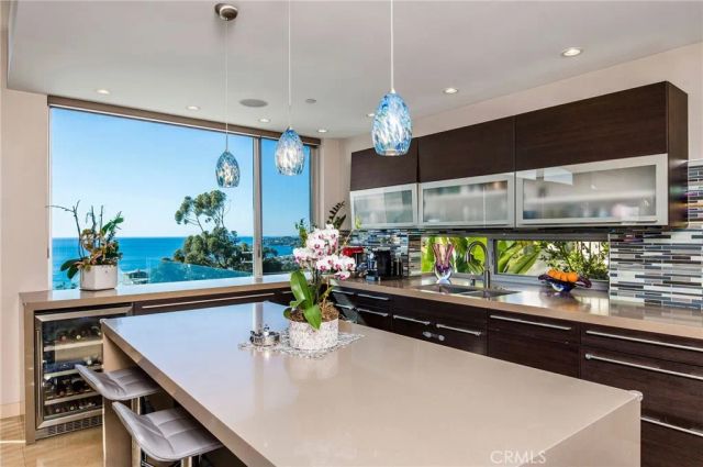 2209 Crestview Place, Laguna Beach, CA 92651