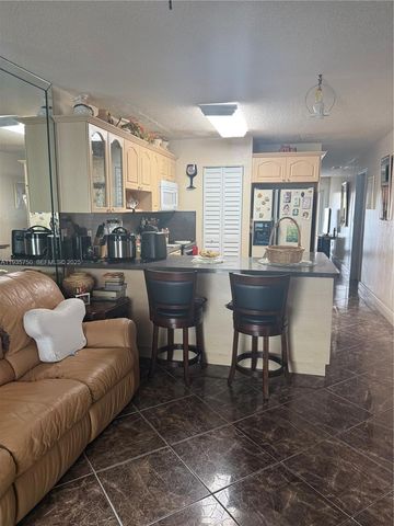 11432 NW 87th Pl, Hialeah Gardens, FL 33018