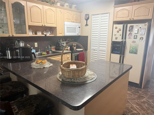 11432 NW 87th Pl, Hialeah Gardens, FL 33018